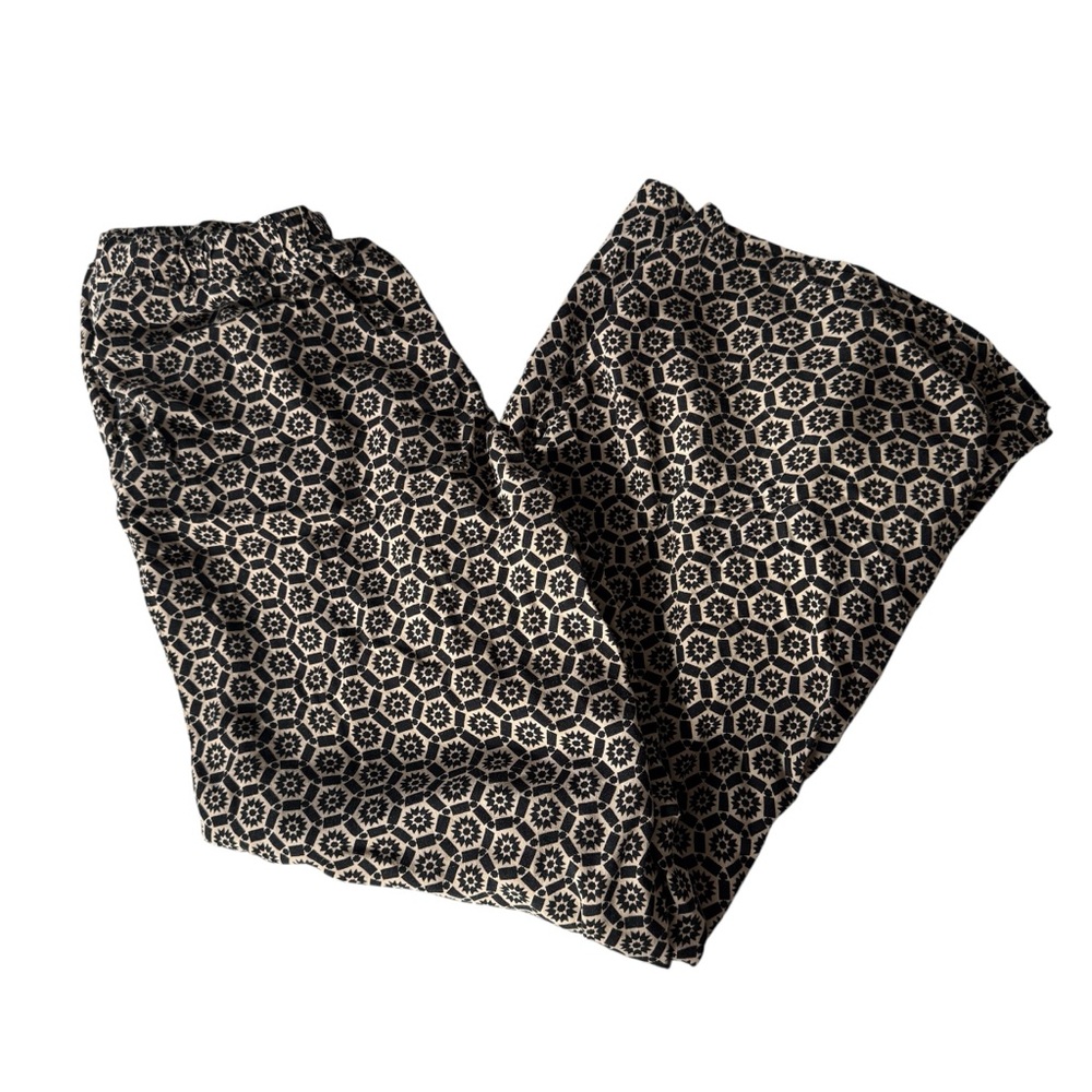 bobeau Wide Leg Geometric Print Pants in Black and Cream